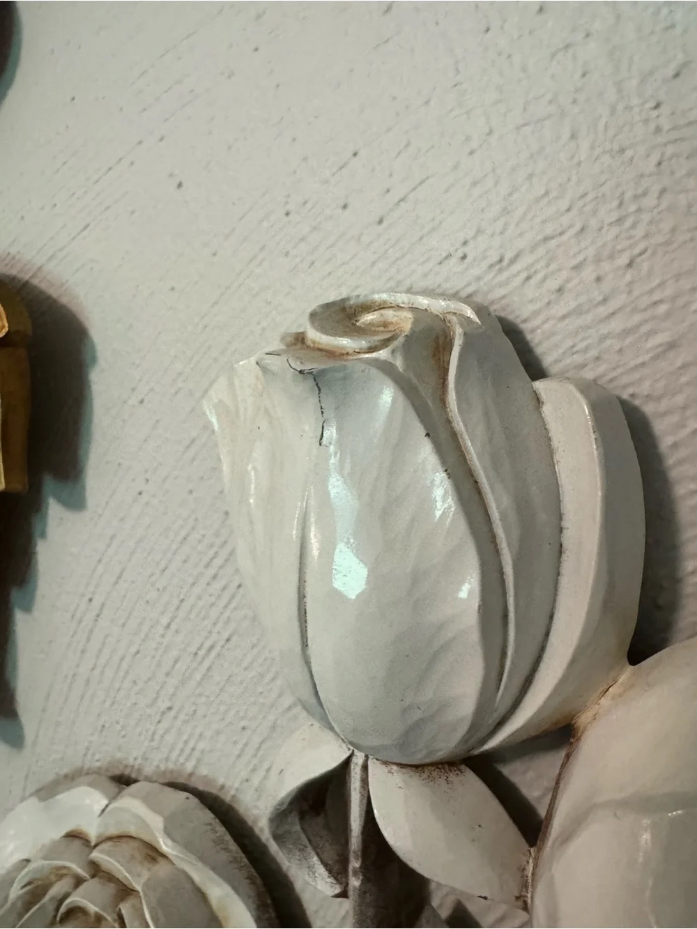 HOMCO White and Gold Floral Wall Décor